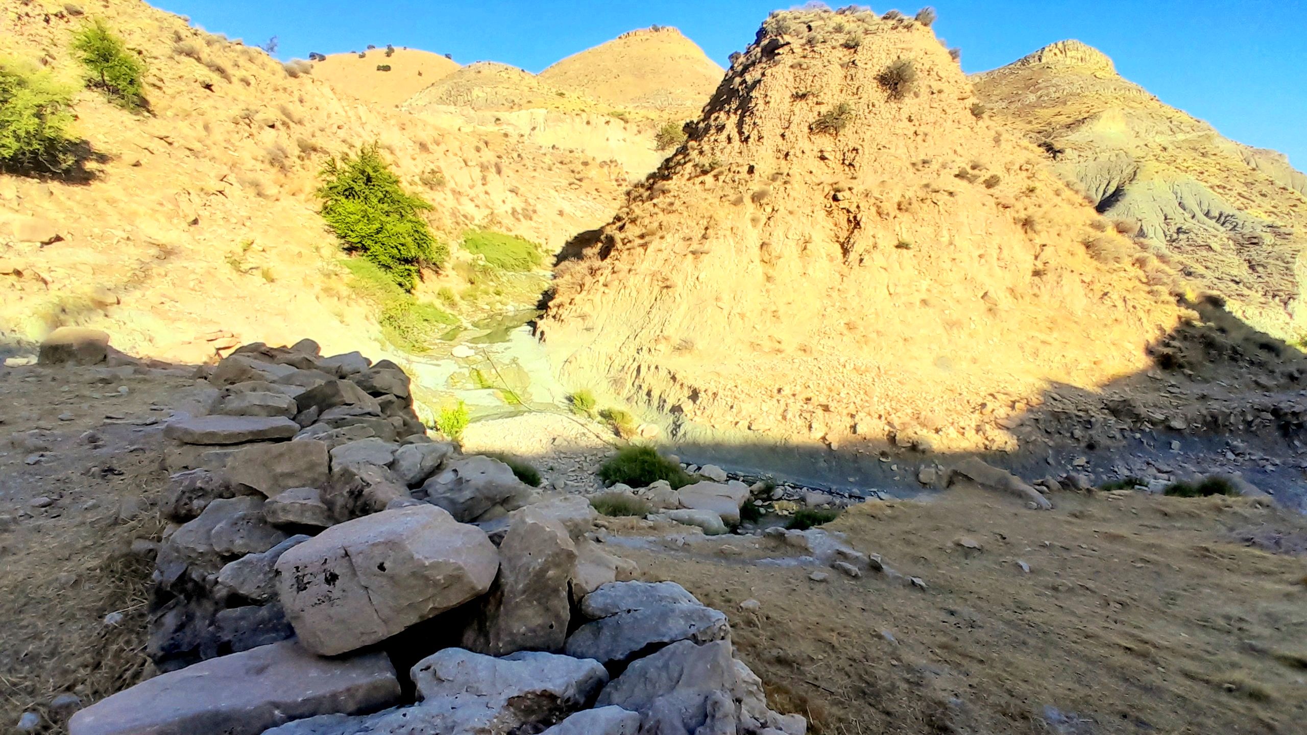 روستای برد‌زرد نگینی غریب در شهرستان لنده