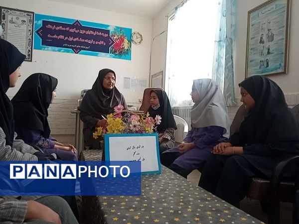 دومین جلسه شورای دانش آموزی در مدرسه تکتم خلیل آباد 