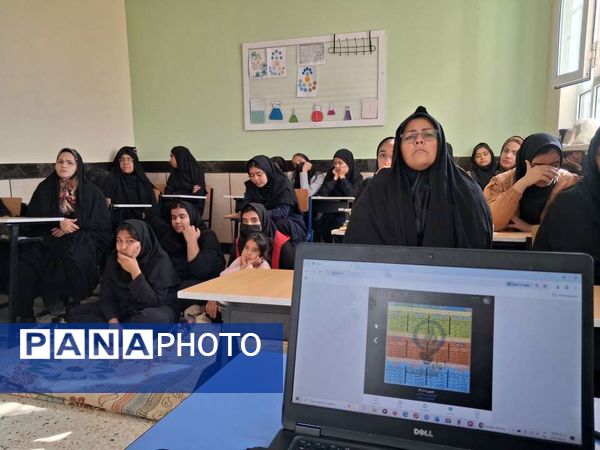 دومین جلسه هدایت تحصیلی پایه نهم در دبیرستان مادرمهربان خلیل آباد