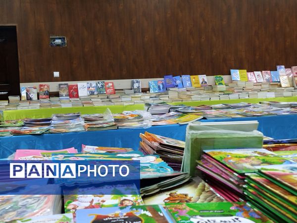 گشایش نمایشگاه کتاب در فرهنگسرای فاروج 