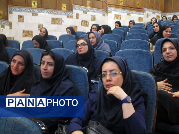 برگزاری جلسه آموزشی مشاوران استان البرز با محور تبیین برنامه‌های حوزه مشاوره در کانون شهید فهمیده کرج
