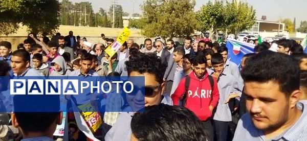 حضور نسل فهمیده ها در راهپیمایی 13 آبان 