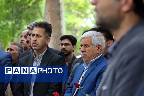 غبارروبی و عطر افشانی مزار شهدا در سملقان