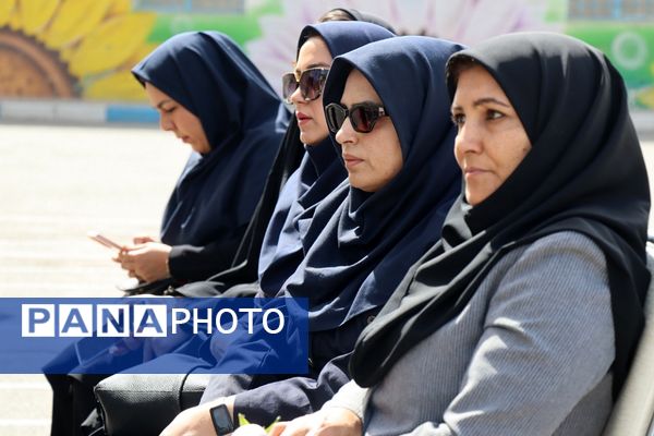آیین گرامیداشت مقام معلم و به صدا درآوردن زنگ سپاس معلم در مدرسه شهید مرادی و شهید کلانتری پاکدشت