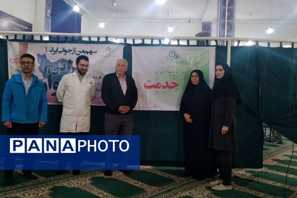 میزخدمت رایگان به‌مناسبت روز پرستار در ماهدشت‌ کرج