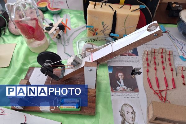 نمایشگاه دست سازه‌های علوم و آزمایشگاه در دبیرستان پویش 