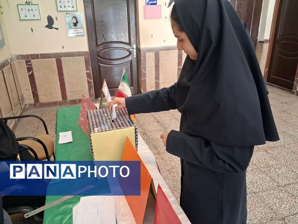 میزبانی پیشتازان مدرسه شهید مدرس در انتخابات شورای دانش‌آموزی