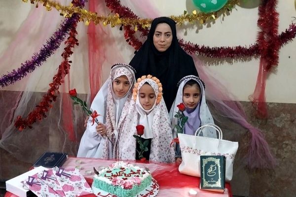 جشن تکلیف آغاز مسیر مسئولیت و آگاهی دینی دختران است