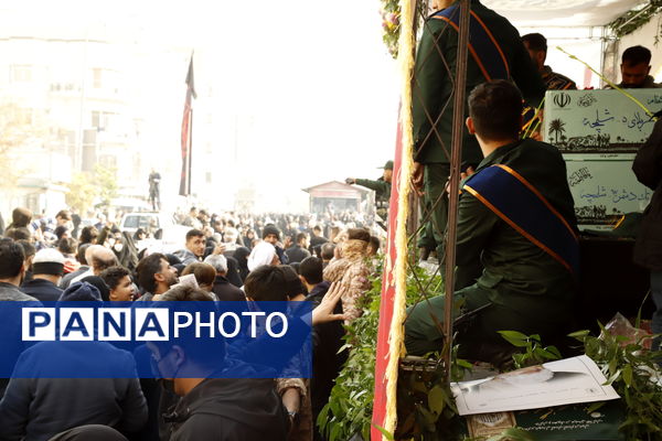 وداع باشکوه مردم با شهدای گمنام در قلب پایتخت