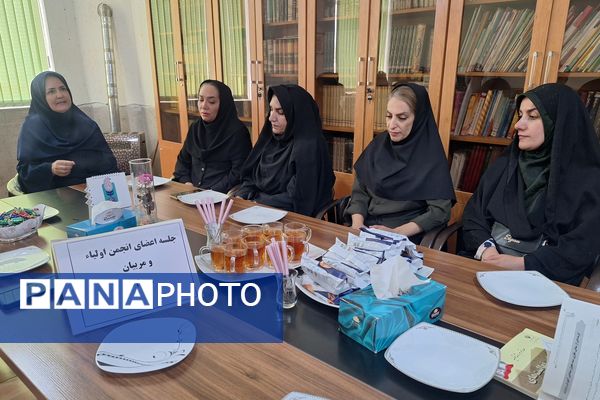 اولین جلسه هیات امنا و انجمن اولیا و مربیان دبیرستان پویش