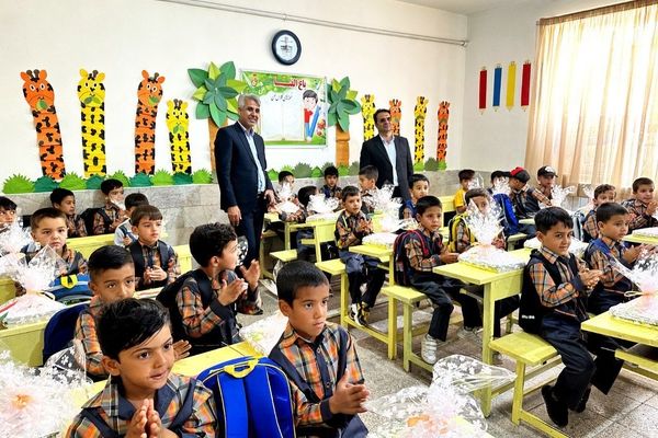 جشن شکوفه ها برای پسران کلاس اولی  دبستان شهید عجمی فدافن