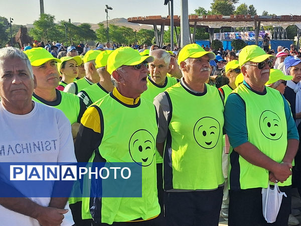 همایش پیاده‌روی خانوادگی در شیراز 