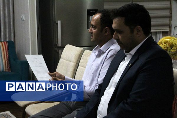 دیدار معاون پرورشی و فرهنگی وزیر آموزش و پرورش با خانواده معلم شهید «عبدالله برزگر»