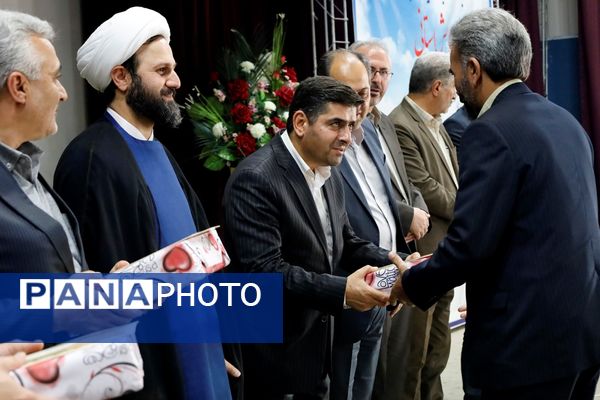 آیین گرامیداشت هفته پیوند اولیا و مربیان در آذربایجان‌غربی