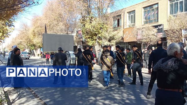 تشییع پیکرشهداى گمنام در شهرکرد 