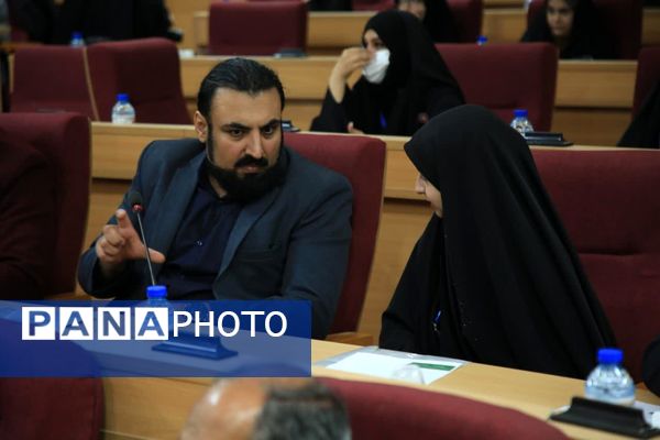 نشست صمیمی مدیران رسانه با استاندار قم