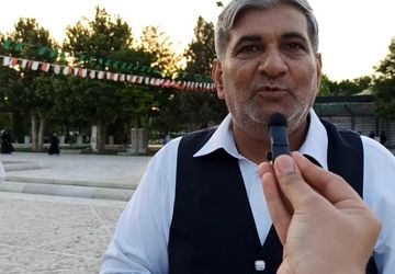 گفت و گو با مردم در آرامگاه فردوسی، روایتی از عشق به ادب فارسی