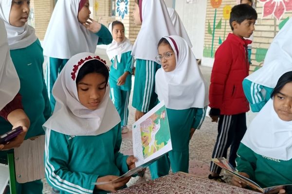 آغاز هفته کتاب و کتاب‌‌خوانی در فین 