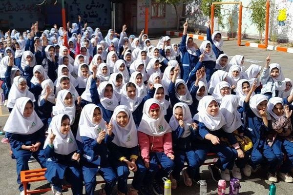 نسل‌ها در کلاس زمان حاضر می‌شوند