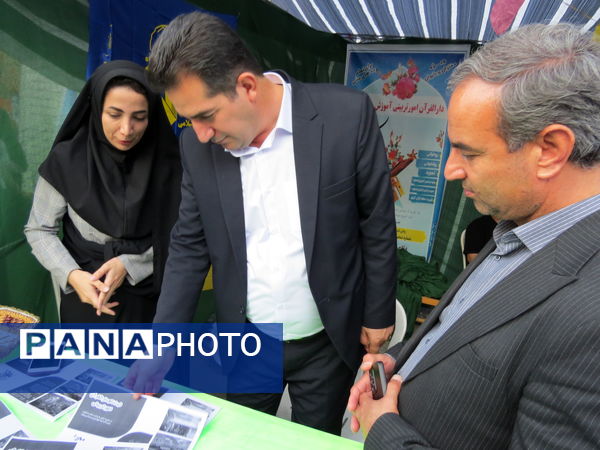 بازدید مدیرکل آموزش پرورش استان خراسان شمالی از غرفه‌های غدیرخم در بجنورد