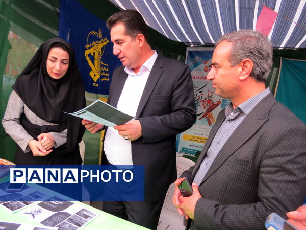 بازدید مدیرکل آموزش پرورش استان خراسان شمالی از غرفه‌های غدیرخم در بجنورد
