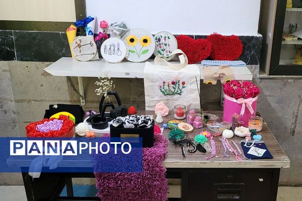 جشن خلاقیت دانش‌آموزان در نمایشگاه فناوری مدرسه پروین اعتصامی