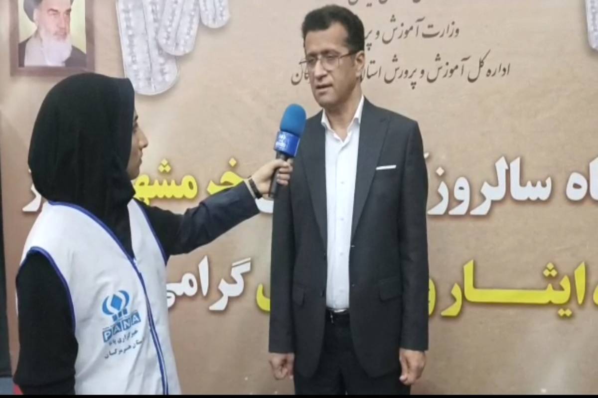 شهیدان باید به عنوان الگوهایی درخشان برای نسلهای آینده معرفی شوند