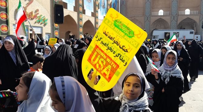 روایت خبرنگار ناحیه دو یزد از راهپیمایی روز دانش آموز 