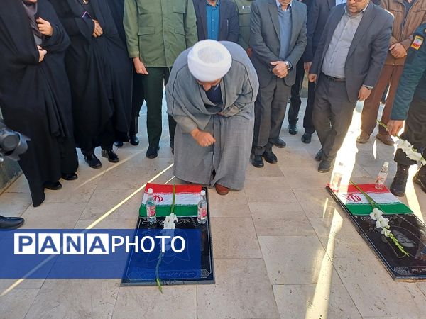 ادای احترام استاندار به مقام والای شهیدان جاجرم