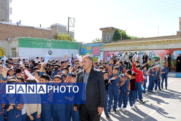 جشن عاطفه‌ها در مدرسه بزرگمهر مرند