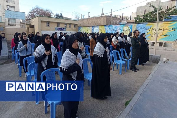 تجلیل از فرمانده واحد بسیج دانش‌آموزی دبیرستان فرزانگان قوچان 