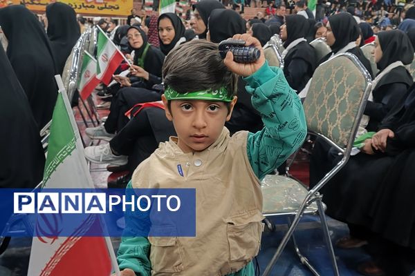 حضور پرشور دختران و پسران شهریار در روز استکبار ستیزی