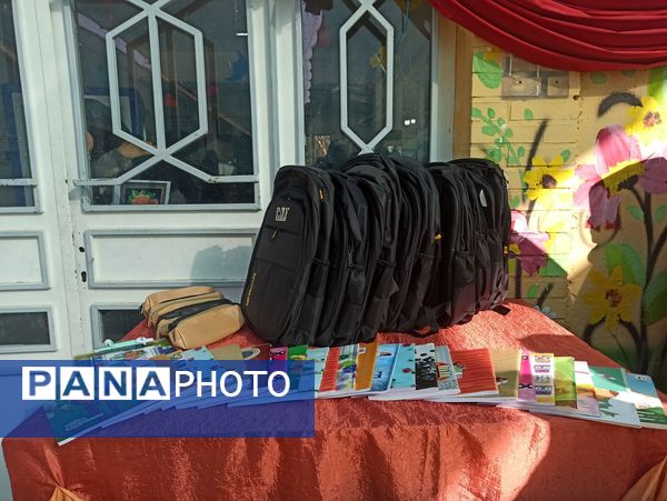 جشن عاطفه ها در دبیرستان دلیری ناحیه دو 