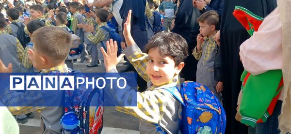 جشن‌شکوفه‌ها در‌ دبستان شهدای گمنام