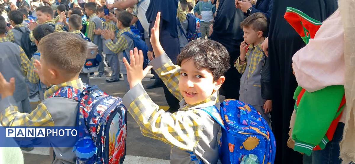 جشنشکوفهها در دبستان شهدای گمنام