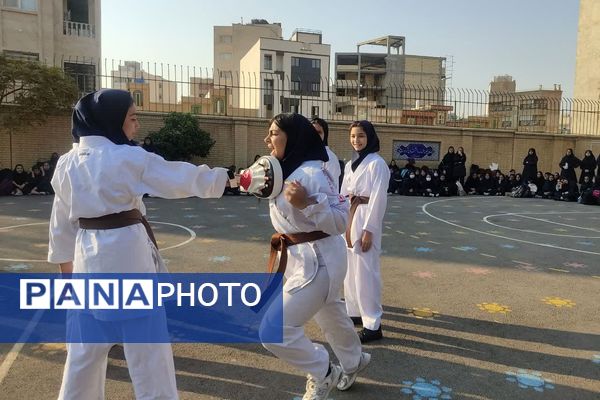 هفته تربیتبدنی در دبیرستان فرشتگان ناحیه ۴شیراز