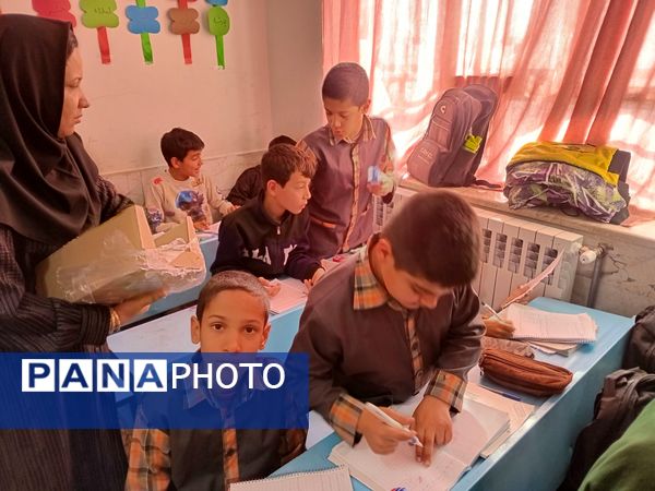 توزیع شیر گامی برای سلامت و نشاط دانش‌آموزان در دبستان شهید پسندیده فدافن 