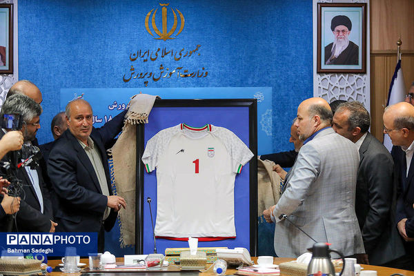 مراسم بدرقه تیم‌های ملی فوتسال دانش‌آموزی پسران و دختران ایران به رقابت‌های جام جهانی