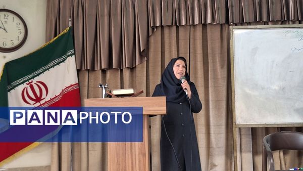 انتخابات انجمن اولیا و مربیان در دبیرستان فاطمیه 