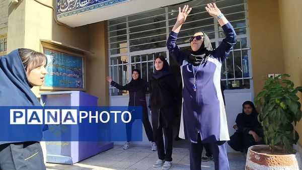 مسابقات ورزشی به مناسبت هفته بهداشت و روان در دبیرستان پیرایش یک