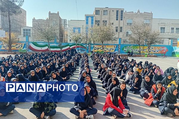 برپایی ایستگاه صلواتی و شهادت حضرت زهرا در مدرسه شهید زهره‌وند قرچک 