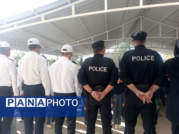 گرامیداشت هفته نیروی انتظامی در دبستان فرهنگ فرازمند