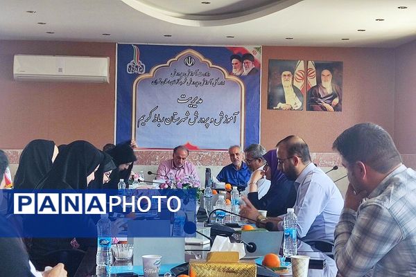 نشست گفت‌وگو محور، با محوریت مدیریت مدرسه در سالن شهدای فرهنگی آموزش و پرورش رباط کریم