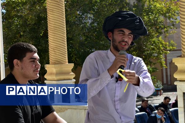جشن روز دانش‌آموز در دبیرستان امام خمینی (ره) با حضور مسئولان، ورزشکاران و هنرمندان برگزار شد