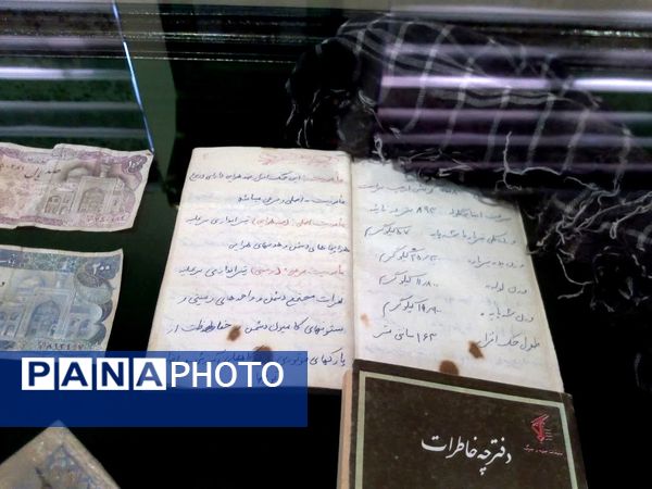 نمایشگاه یاد یاران در آرامگاه شهید مدرس شهرستان کاشمر