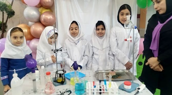 افتتاحیه آزمایشگاه در دبستان مهشید مصلی نژاد 