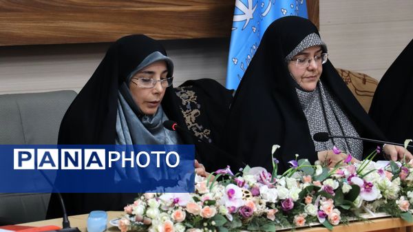 رویداد الگوسازی از زنان موفق و فعال در گفتمان الگوی سوم زن مسلمان