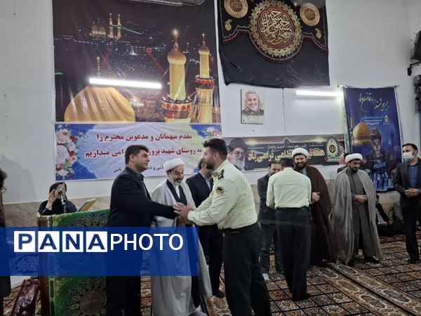 اولین نشست فعالان قرآنی، فرهنگی و هنری در روستای نامن شهرستان داورزن 
