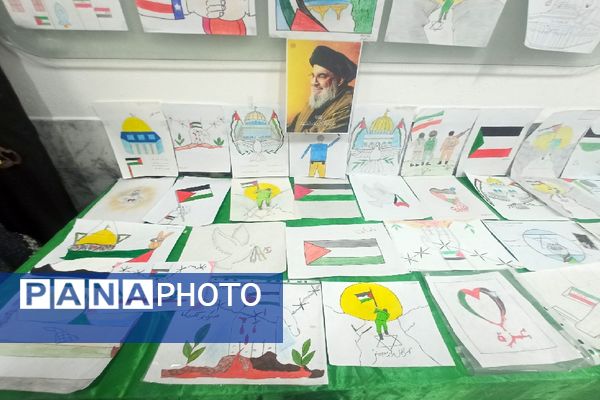 نمایشگاهی به نام نمایشگاه جبهه مقاومت در دبیرستان دخترانه دلیری 