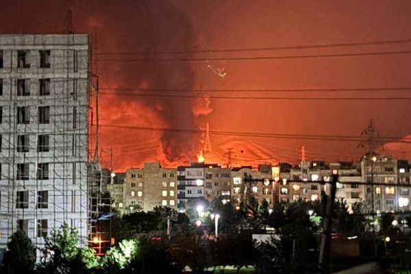 آتش انبار نفت شهران و مخزن سوخت جنوب تهران تحت کنترل است